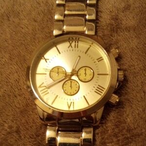 Luxurious Gold Chronograph Men's Watch
